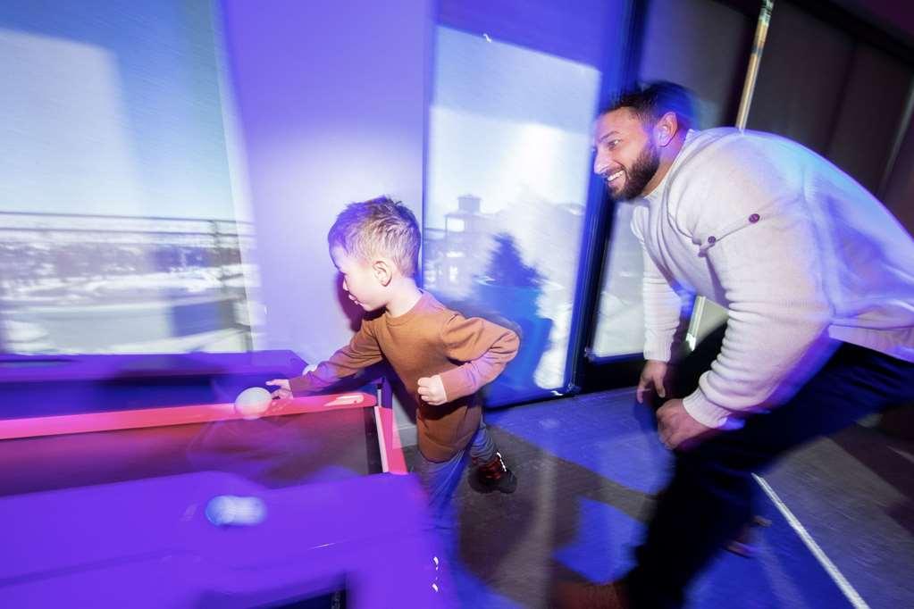 Yotelpad Park 4*
